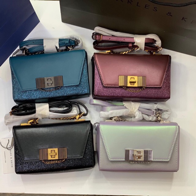 chain detail turn lock bag