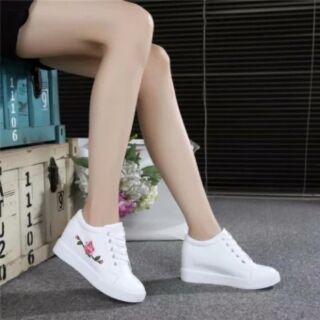 Hình ảnh Giày Sneaker Nữ Thêu Hoa Hồng (trắng)
