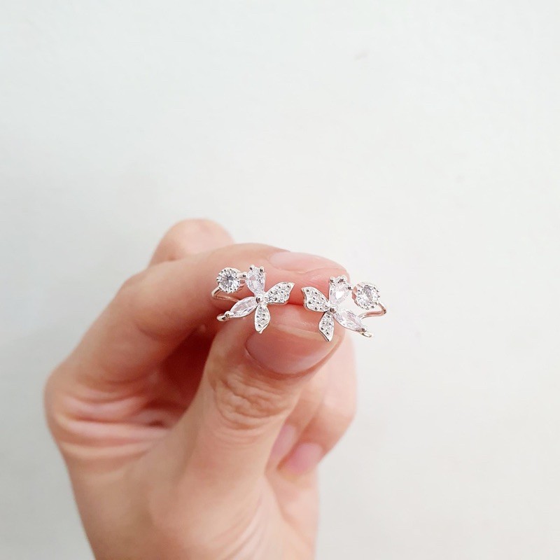 Hoa tai cánh bướm đá bạc ta cho nữ xinh lắm