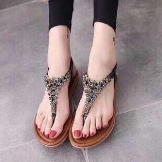 Dép quai sỏ ngón