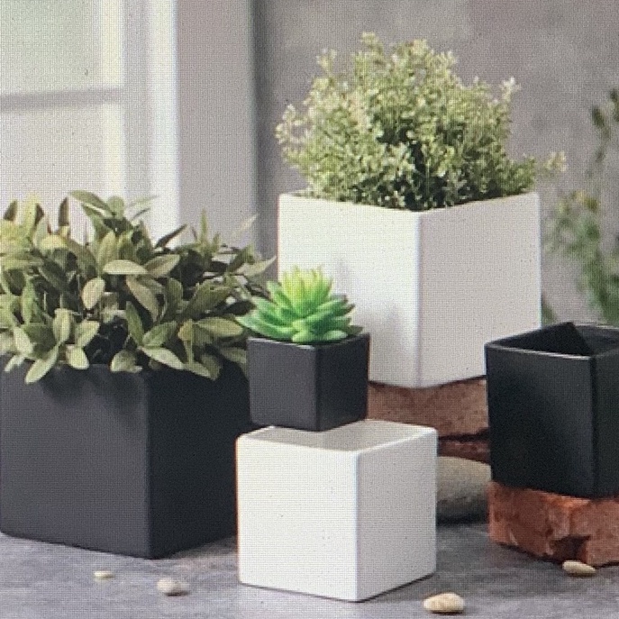 Chậu nhựa composite vuông trang trí ban công