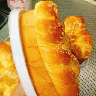 Bánh mì hoa cúc có 3 3 vị để khách lựa chọn