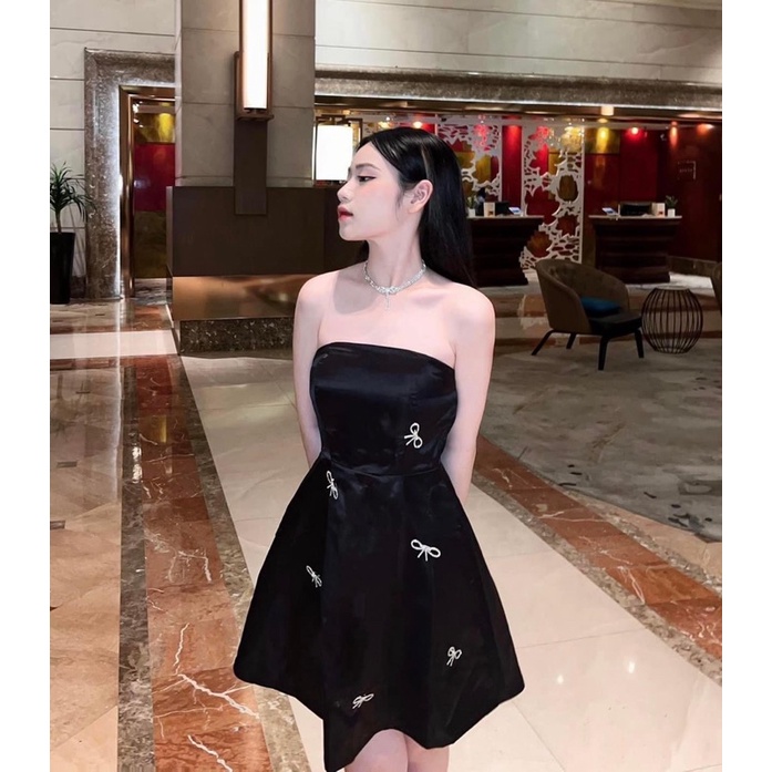 Váy cúp  nơ đá 🖤