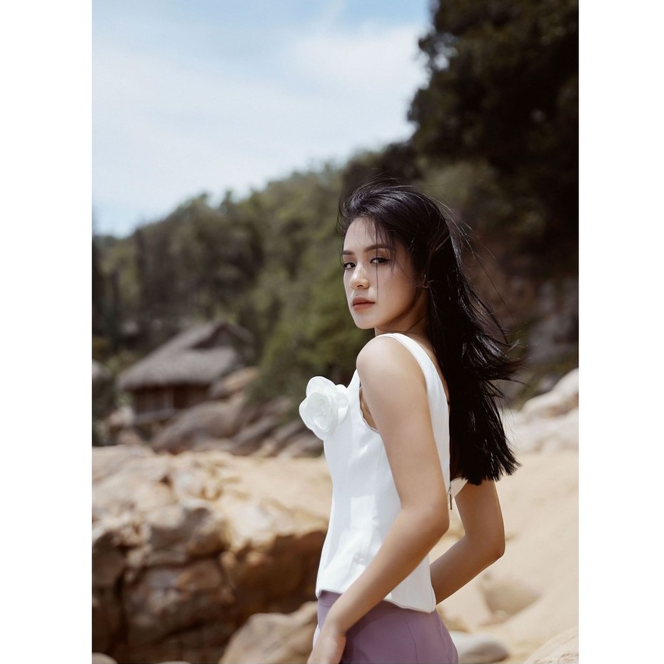 [Mã FAMALLT5 giảm 15% đơn 150k] Áo trắng không tay thiết kế Elise | BigBuy360 - bigbuy360.vn