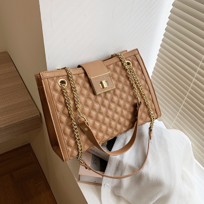 D238 Túi xách thời trang phối dây xích khóa cài ngang sang chảnh