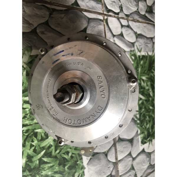 Động cơ xe đạp điện Sanyou có kèm cáp zin.