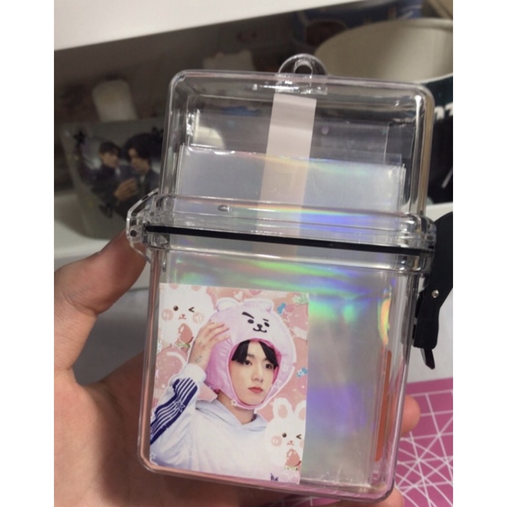 Hộp nhựa trong nắp cài đựng card, sleeve, phụ kiện... có dây đeo