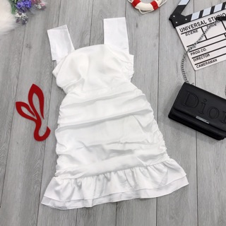 Đầm phi lụa cổ vuông đuôi cá