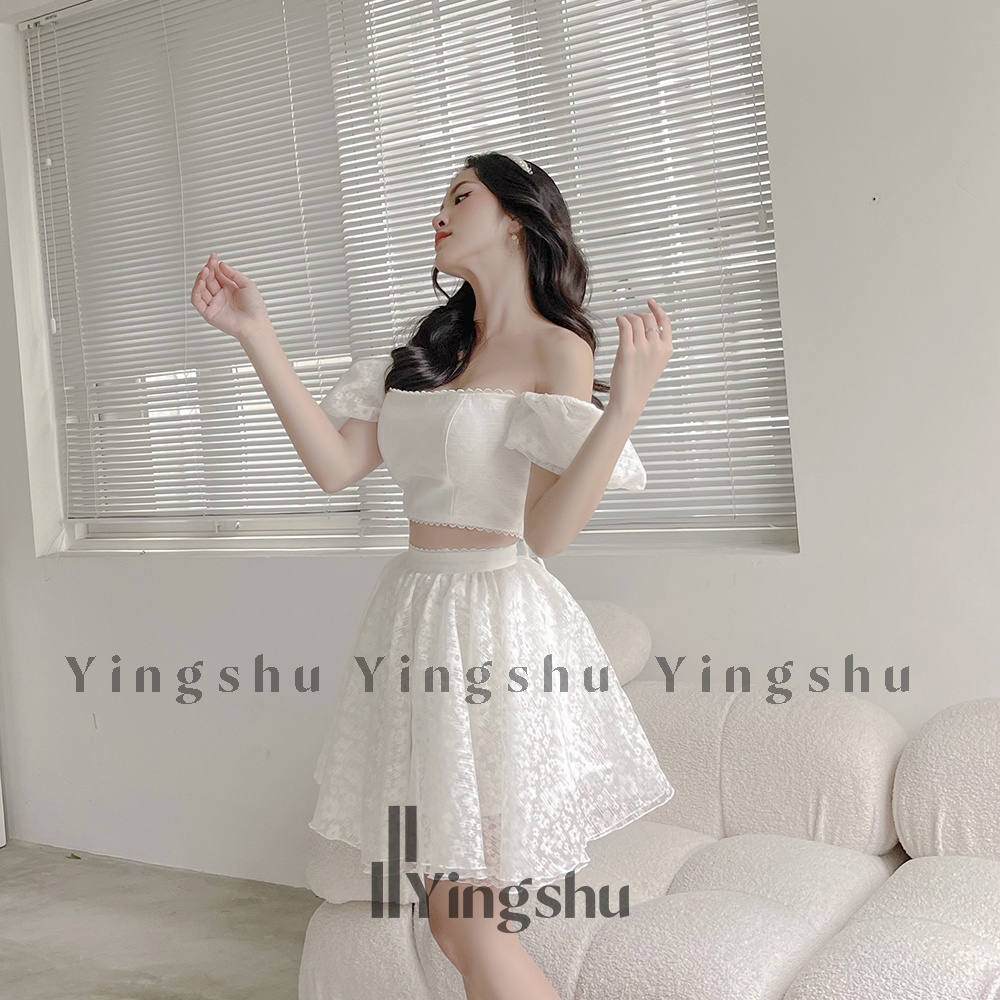 Set áo croptop cúp ngực tay phồng mix cùng chân váy ngắn dáng xòe