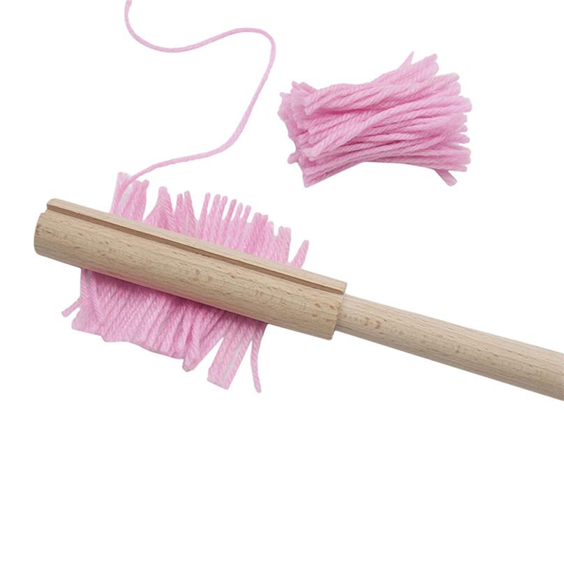 Mesh latch hook yarn cutter tool for tapestry carpet making tools