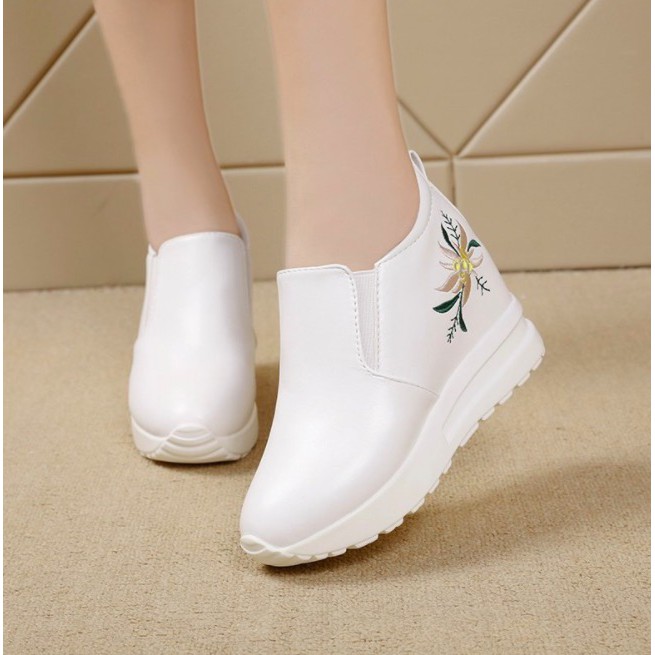 Giày Slip on độn 7p siêu mềm siêu nhẹ 3 màu đen ,trắng ,bạc | BigBuy360 - bigbuy360.vn
