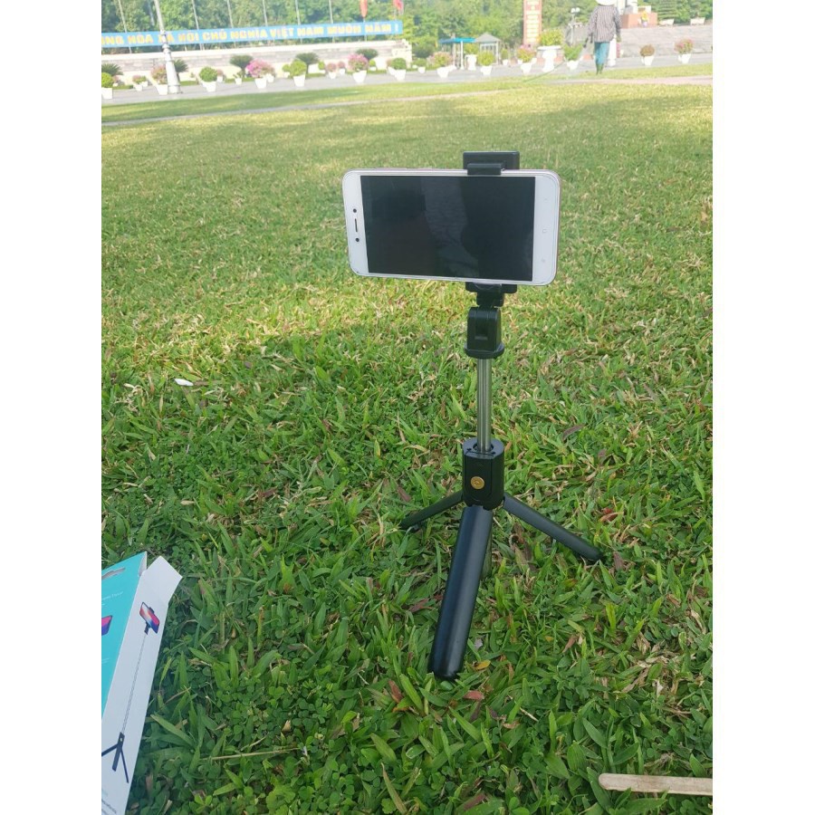 Gậy Chụp Hình, Gậy Tự Sướng Kiêm Chân Tripod K07 Nhỏ Gọn Kèm Tay Remote Bluetooth -Hồng Anh Case