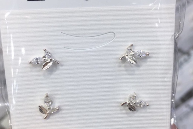 Khuyên tai cành lá oliu ôm vành tai bạc ta