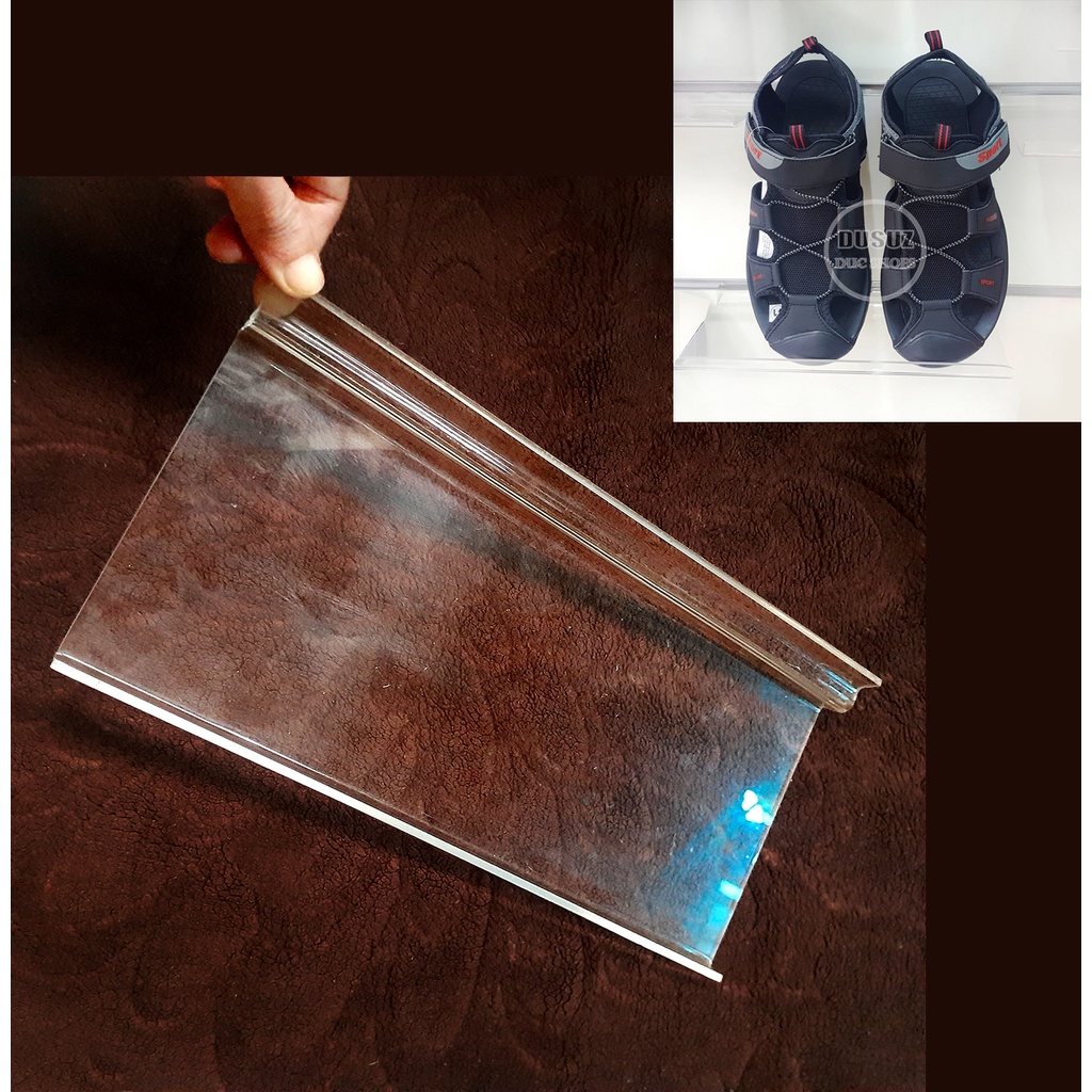 Mâm kệ mica treo trưng bày sản phẩm giày dép, túi xách có khe rảnh gắn bảng slatwall Thanh lý