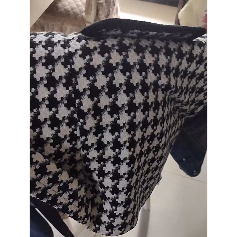 Set váy yếm dạ tweed kẻ ô và áo sơ mi trắng