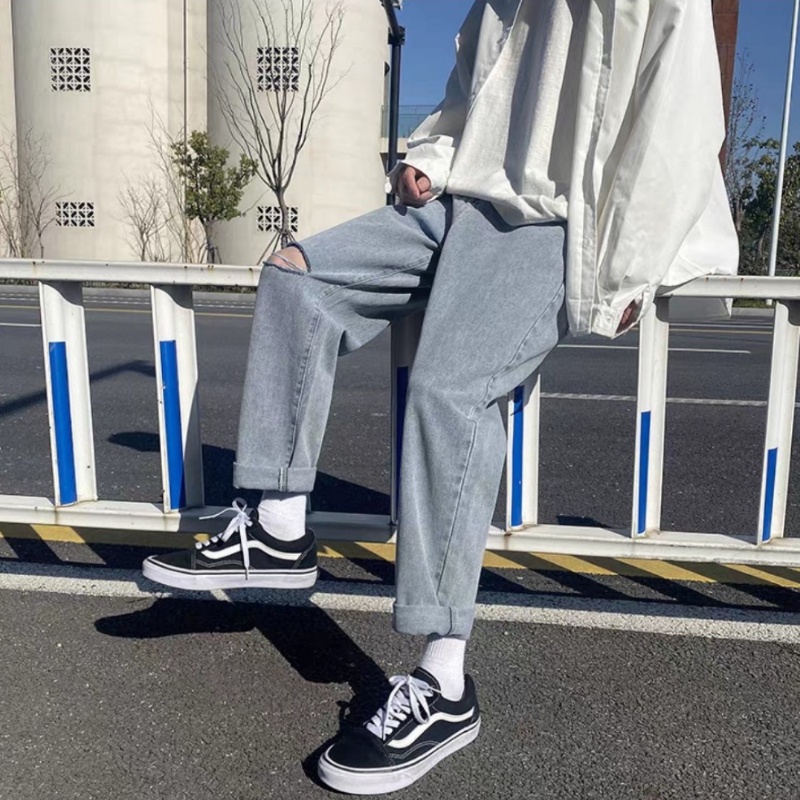 Quần Jean Nam, Mẫu Quần Jeans Rách Gối Mầu Xám Nhạt-Jeans Hot Hit 2022-Trend Clothing_Store!