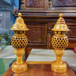 Cặp đèn thờ gỗ tràm bông vàng cao 23 cm màu vàng mẫu mới rất đẹp