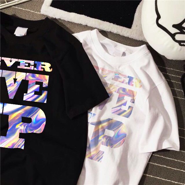 Áo thun unisex tay lỡ Đổi Màu HOLOGRAM Never Give Up Siêu Đẹp - áo phông rộng xuông 2 màu trắng đen