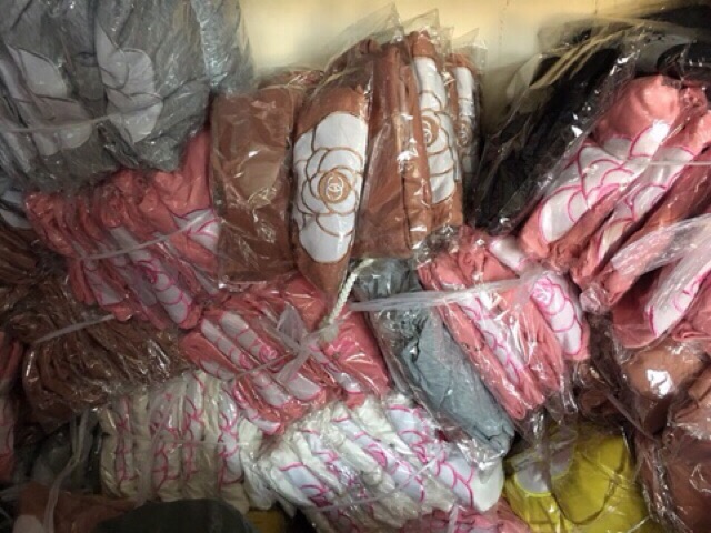 Áo khoác lửng thêu hoa hồng | BigBuy360 - bigbuy360.vn