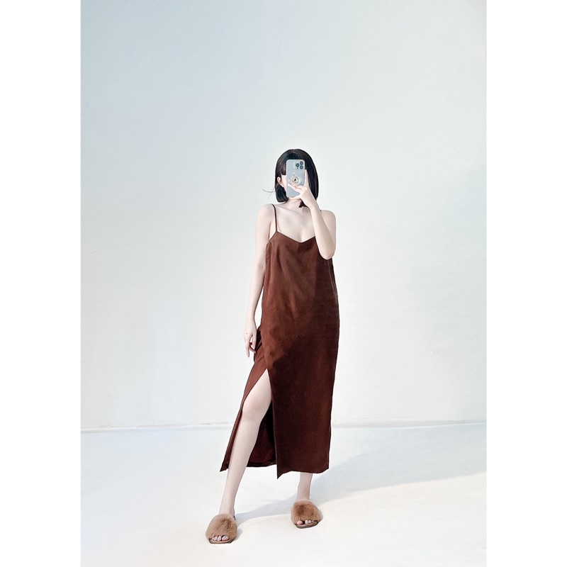 Đầm 2 dây midi da lộn xẻ tà