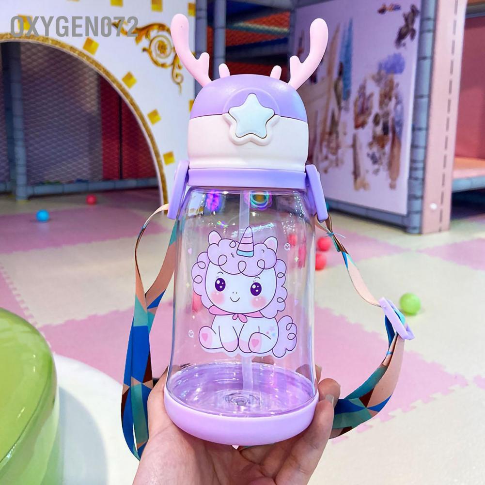 Chai nước 600ml hình sừng hươu có ống hút tay cầm tiện lợi họa tiết hoạt hình cho trẻ em