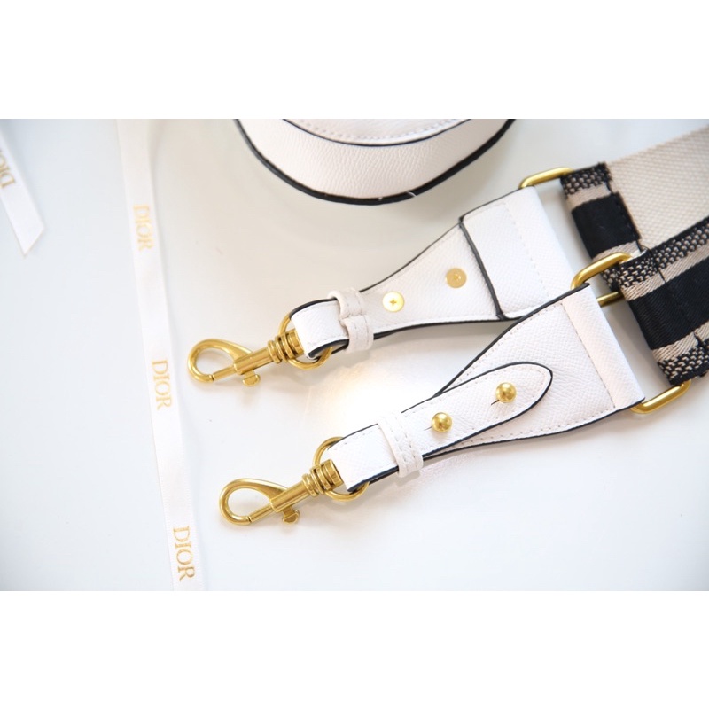 Túi Xách Dior Yên Ngựa Trắng Viền Đen Size 20  -  By Anh Dinh Phuong