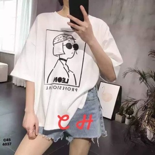 Áo phông cô gái tóc ngắn