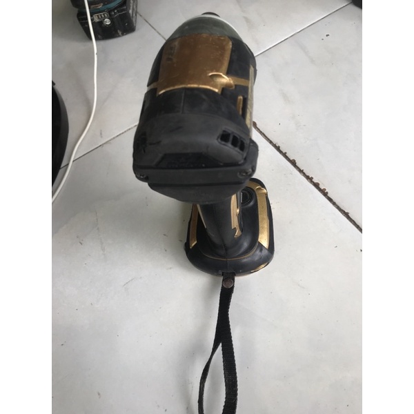 Máy bắn vít makita td137d
