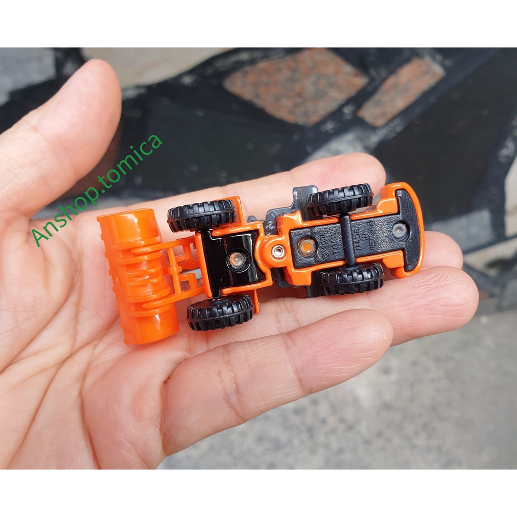 Mô hình xe xúc màu cam tomica Nhật Bản