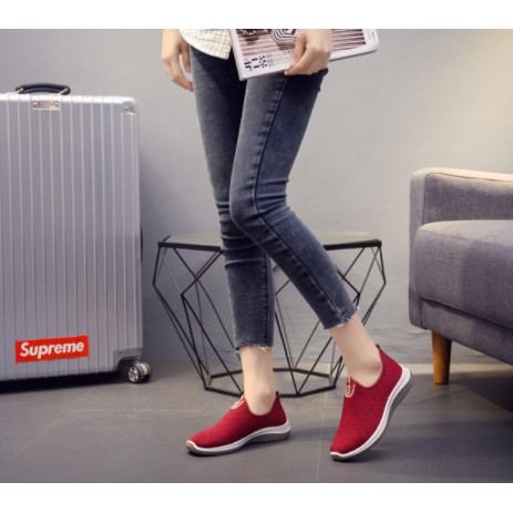 GIÀY THỂ THAO SIÊU NHẸ