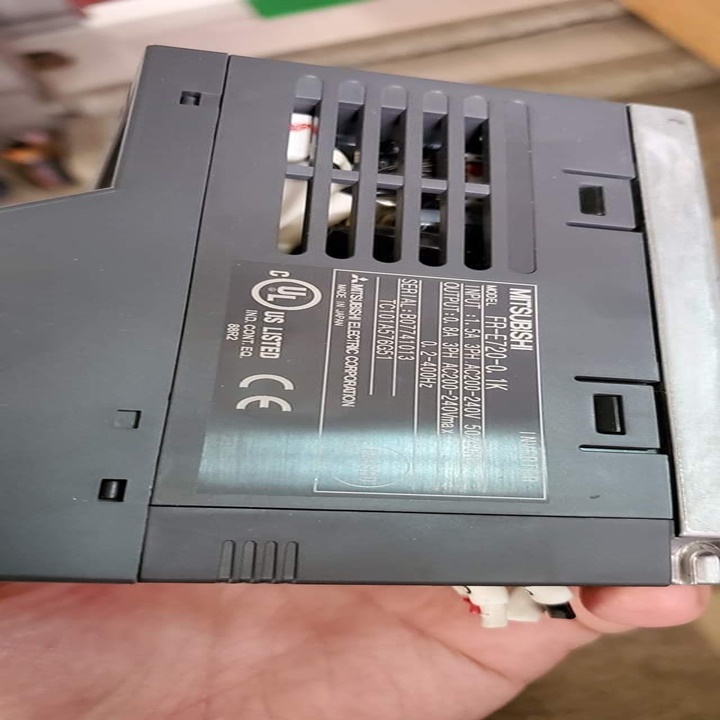 FR-E720-0.1K Biến tần cấp 1 pha hoặc 3 pha 220v loại 100W