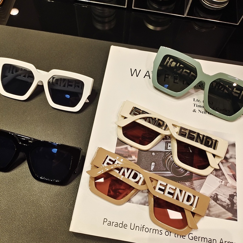 Kính mát gọng vuông thời trang