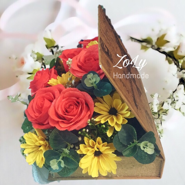 Hộp hoa giấy dạng sách cổ