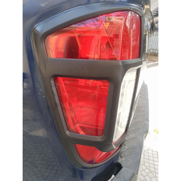 Ốp trang trí xe Nissan Navara 2016 đến 2022 màu đen thể thao đẹp