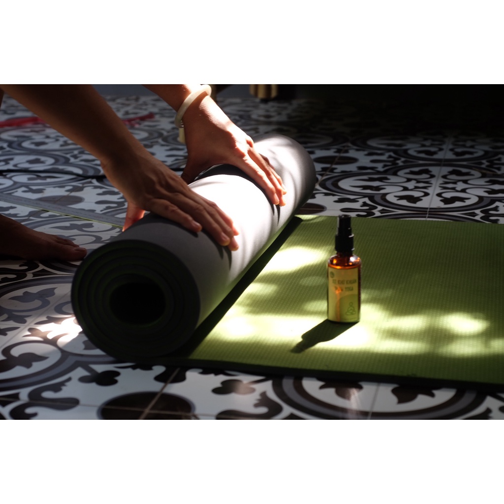 XỊT KHỬ MÙI THẢM YOGA  TINH DẦU SẢ TÍM