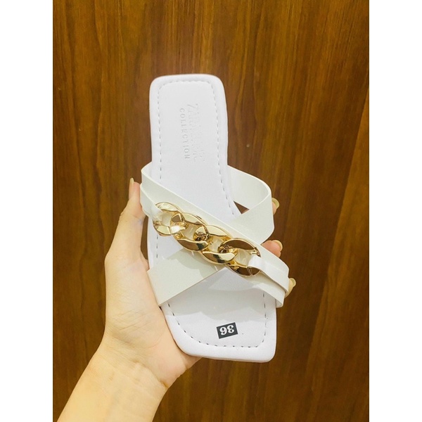 dép bệt kiểu dây chéo khoá xích nền da mang bao êm. nắng mưa đều mang được. cam kết như hình ( hình tự chụp )