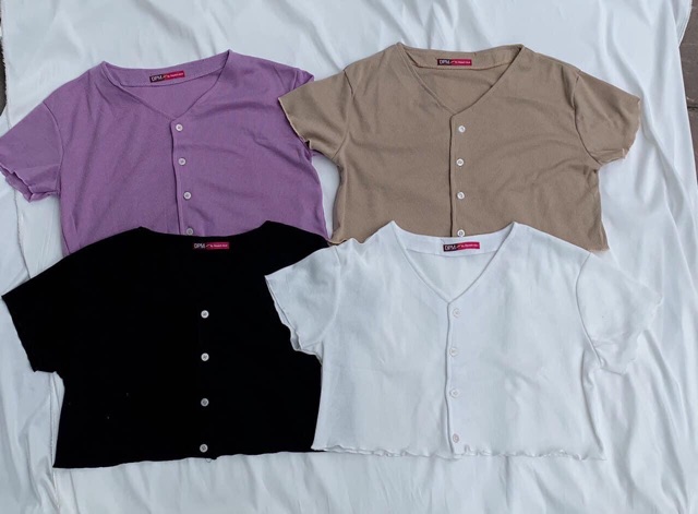 Áo croptop cúc dọc