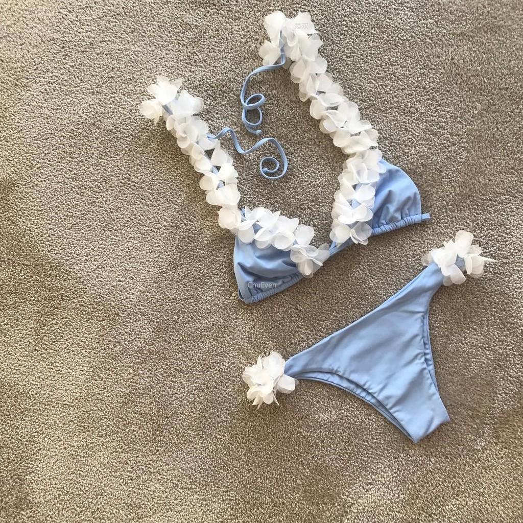 Bikini dây viền hoa gợi cảm