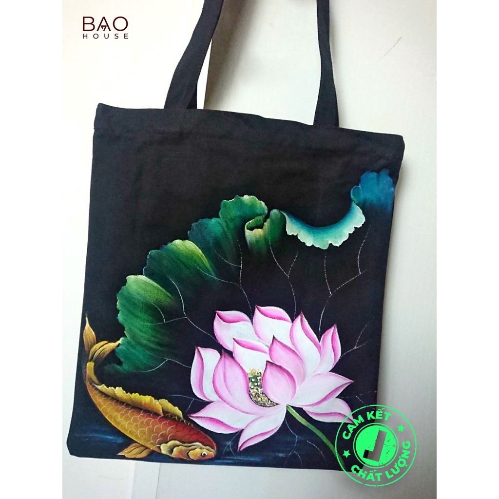 (Canvas chuẩn - loại A) ĐẲNG CẤP TÚI TOTE VẼ THỦ CÔNG 100% HỌA TIẾT SEN HỒNG KẾT HỢP HÌNH ẢNH CÁ CHÉP SỐNG ĐỘNG MANG ĐẾ