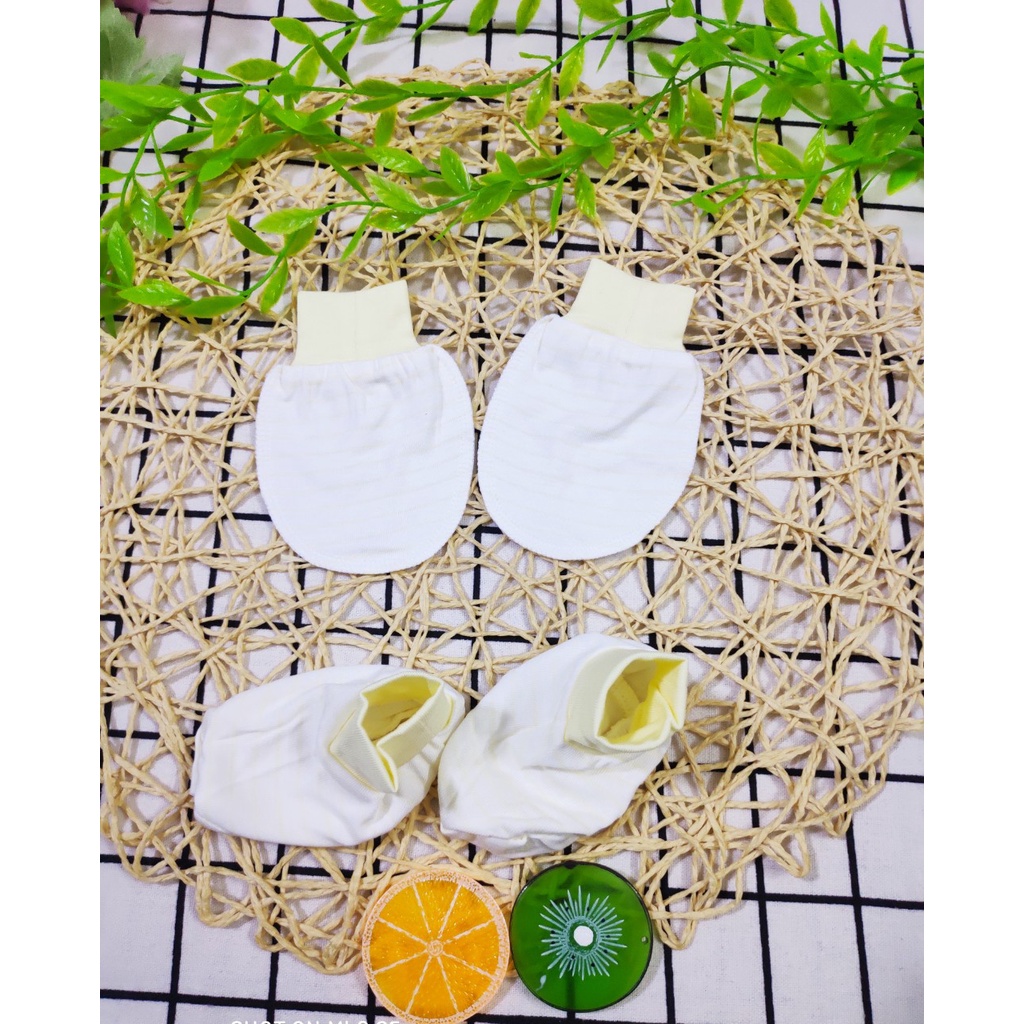 Xả kho set bao tay bao chân sơ sinh petit Moon mềm mịn thấm hút mồ hôi cho bé