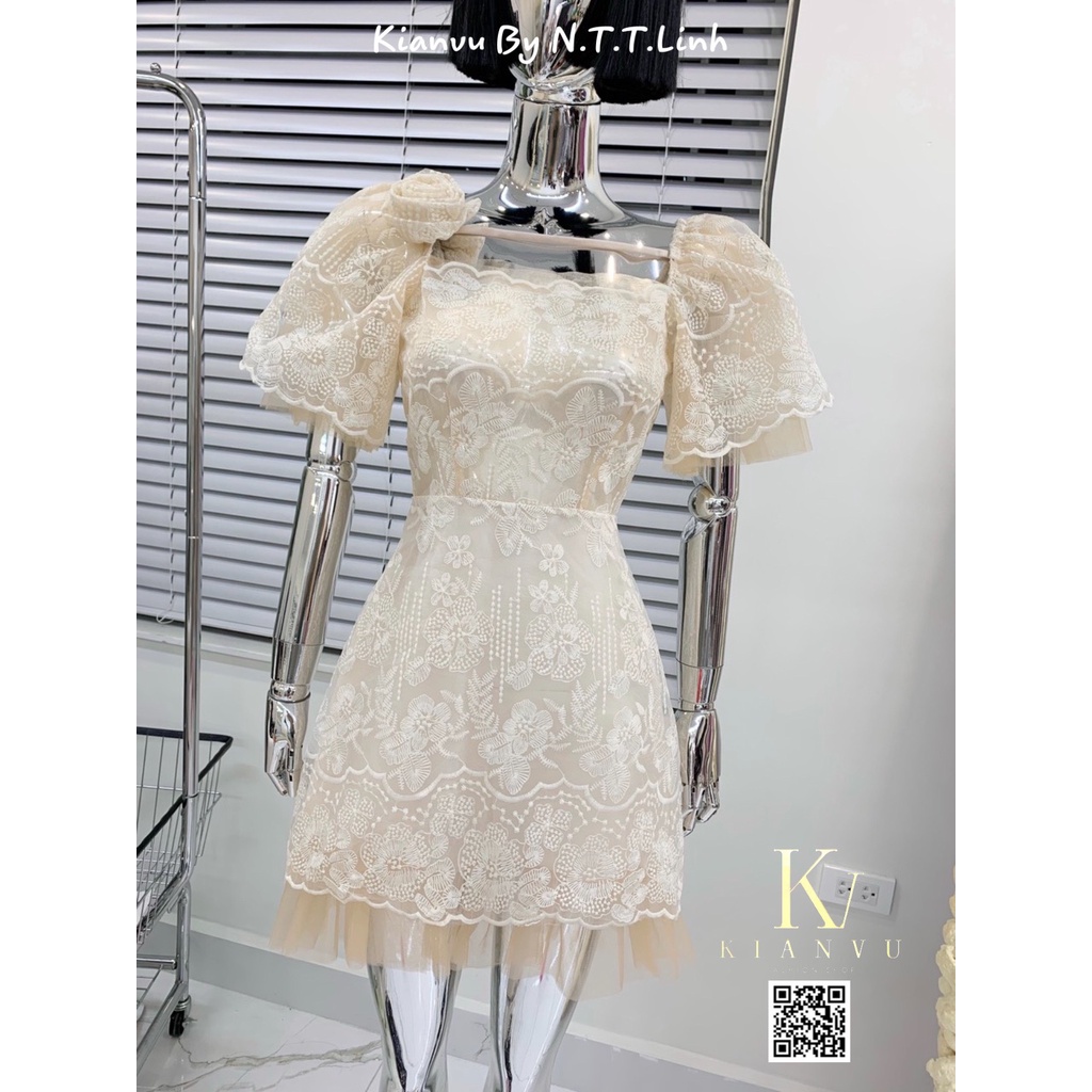 Váy ren cổ vuông hoa-Kianvu