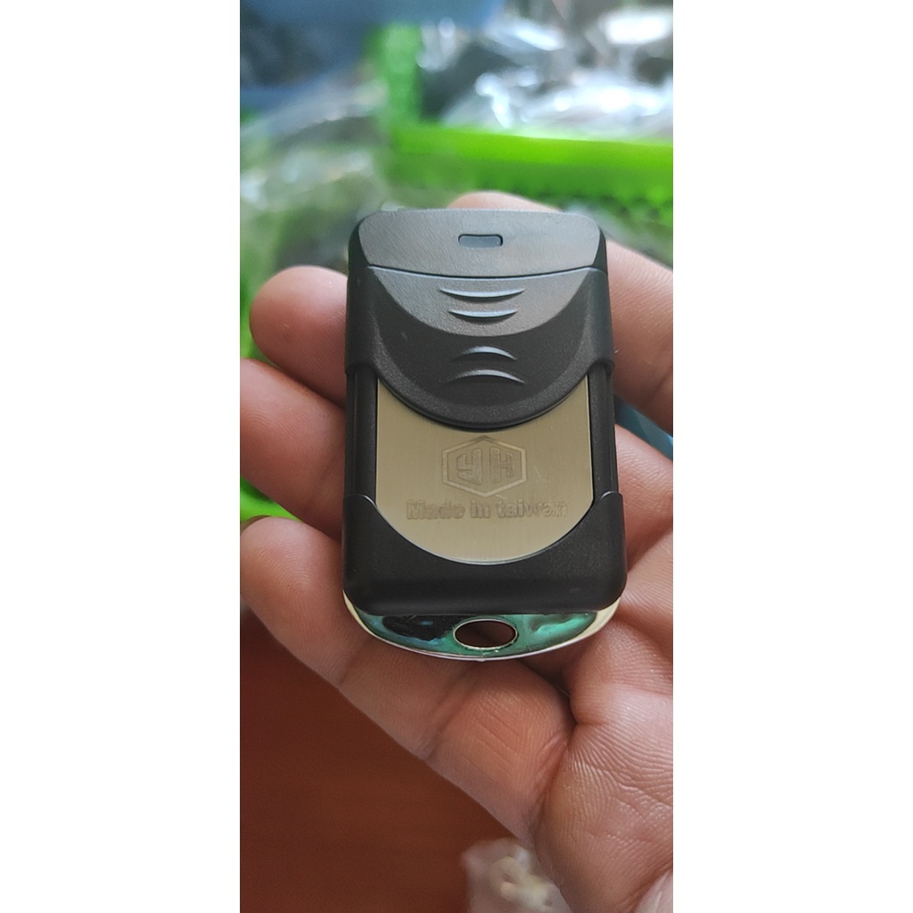 # Tay điều khiển cửa cuốn mã học 433 mhz chống nước