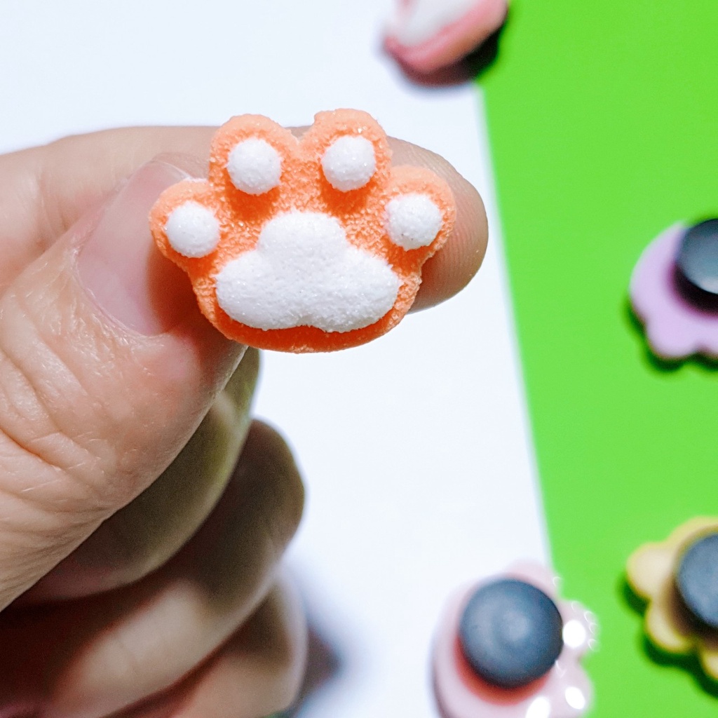 Nút cài dép sticker jibbitz 3D loại cứng hình bàn chân gấu và chân mèo