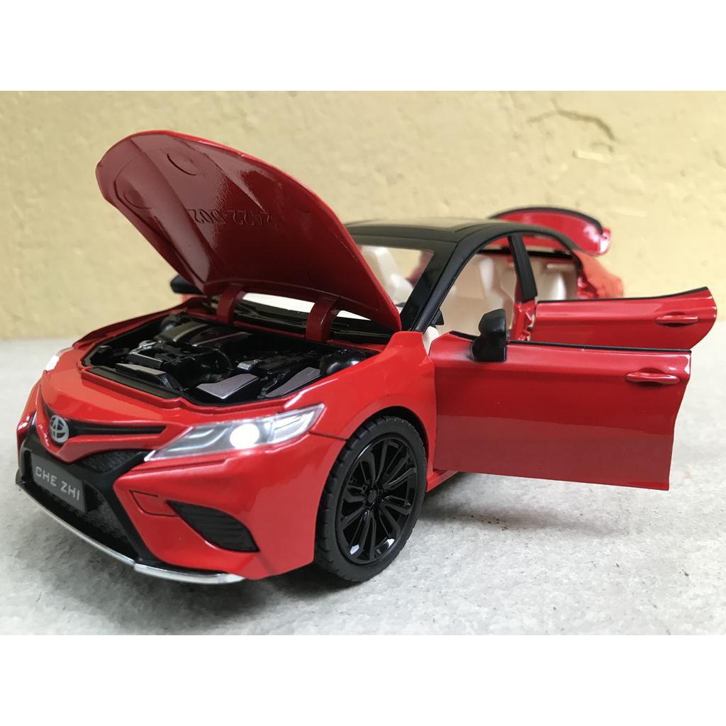 Mô hình xe ô tô TOYOTA CAMRY 2021 1:24