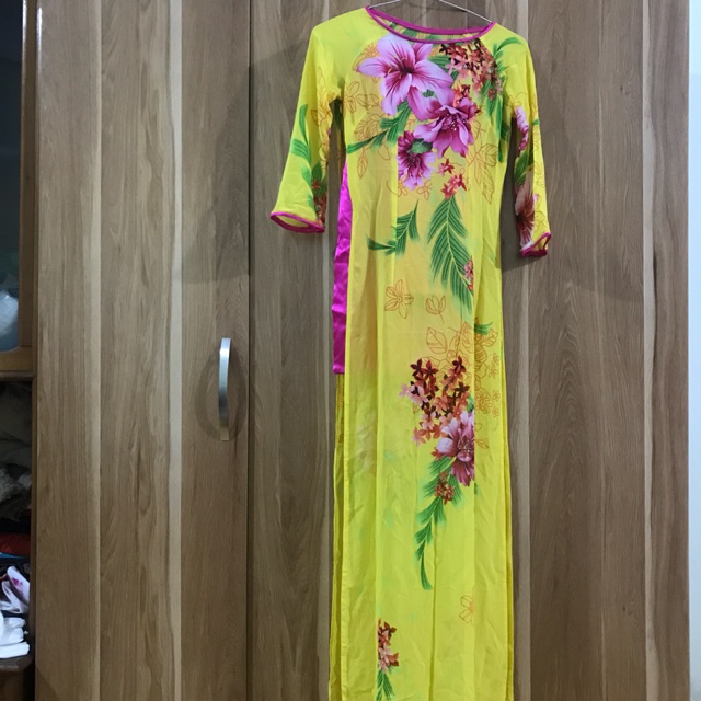 Thanh lý áo dài màu vàng quần hồng