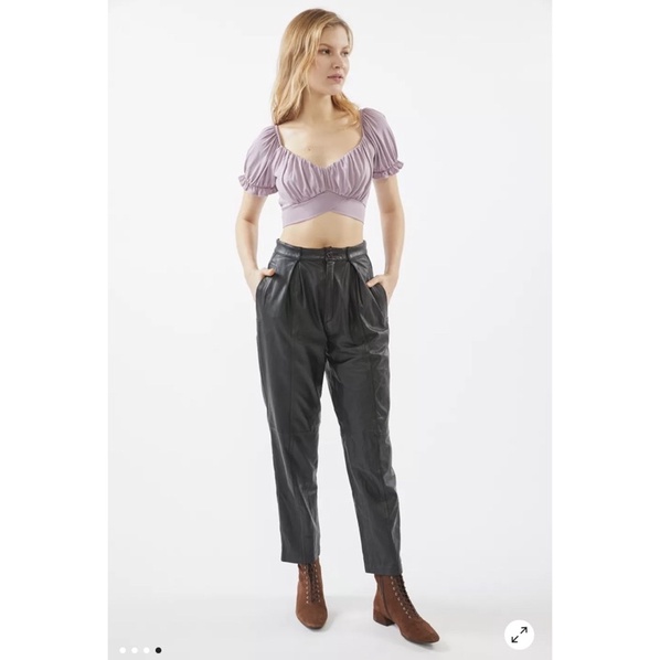 Áo croptop buộc dây lưng Love Tree