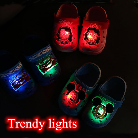 COD Kids Slippers LED Light Summer Shoes Disney Cartoon Spiderman Ironman Cute Home Slippers Sandal Flat Shoes Fashion Kids Sand