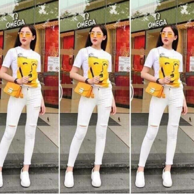 Em áo vàng này đang làm mưa làm gió đấy mọi người ạ. Áo này hôm nay e mới về hàng mà đã gần hết rồi đấy ah. Chất đẹp lắm