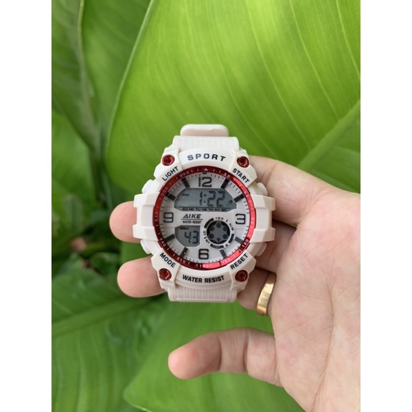 Đồng hồ bé Sport chống nước tốt