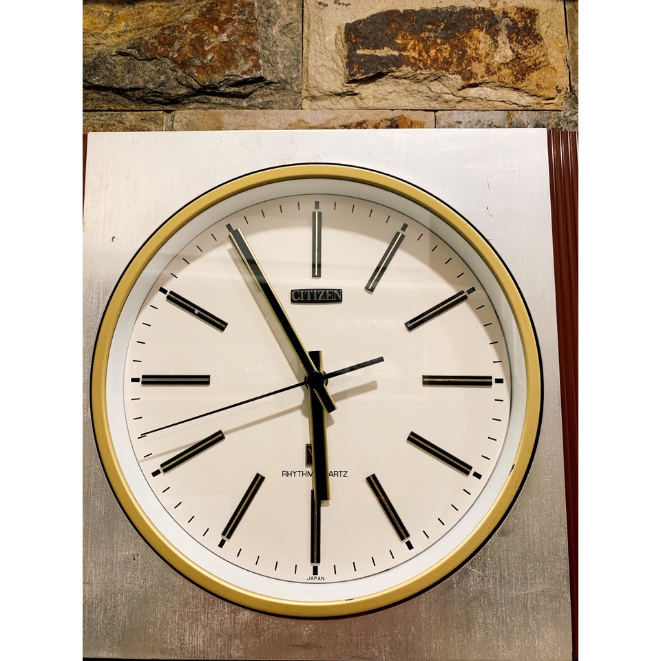 Đồng hồ treo tường Citizen viền nâu vintage đậm chất Nhật